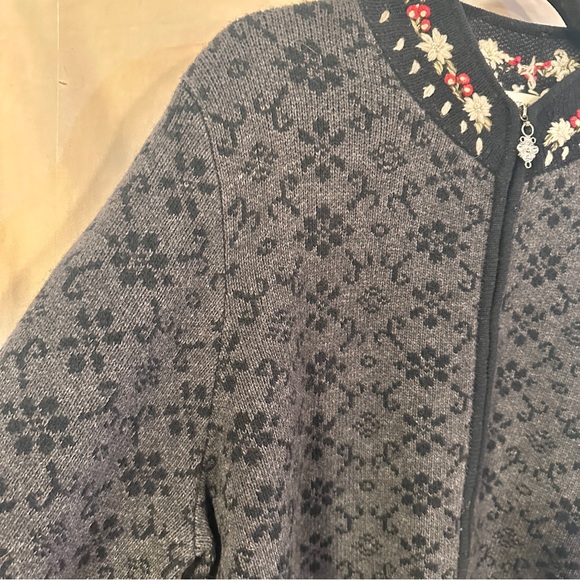 August Max Woman Vtg Size 1X Lambs Wool Cardigan Christmas Embroidery Zip Front - Picture 4 of 14